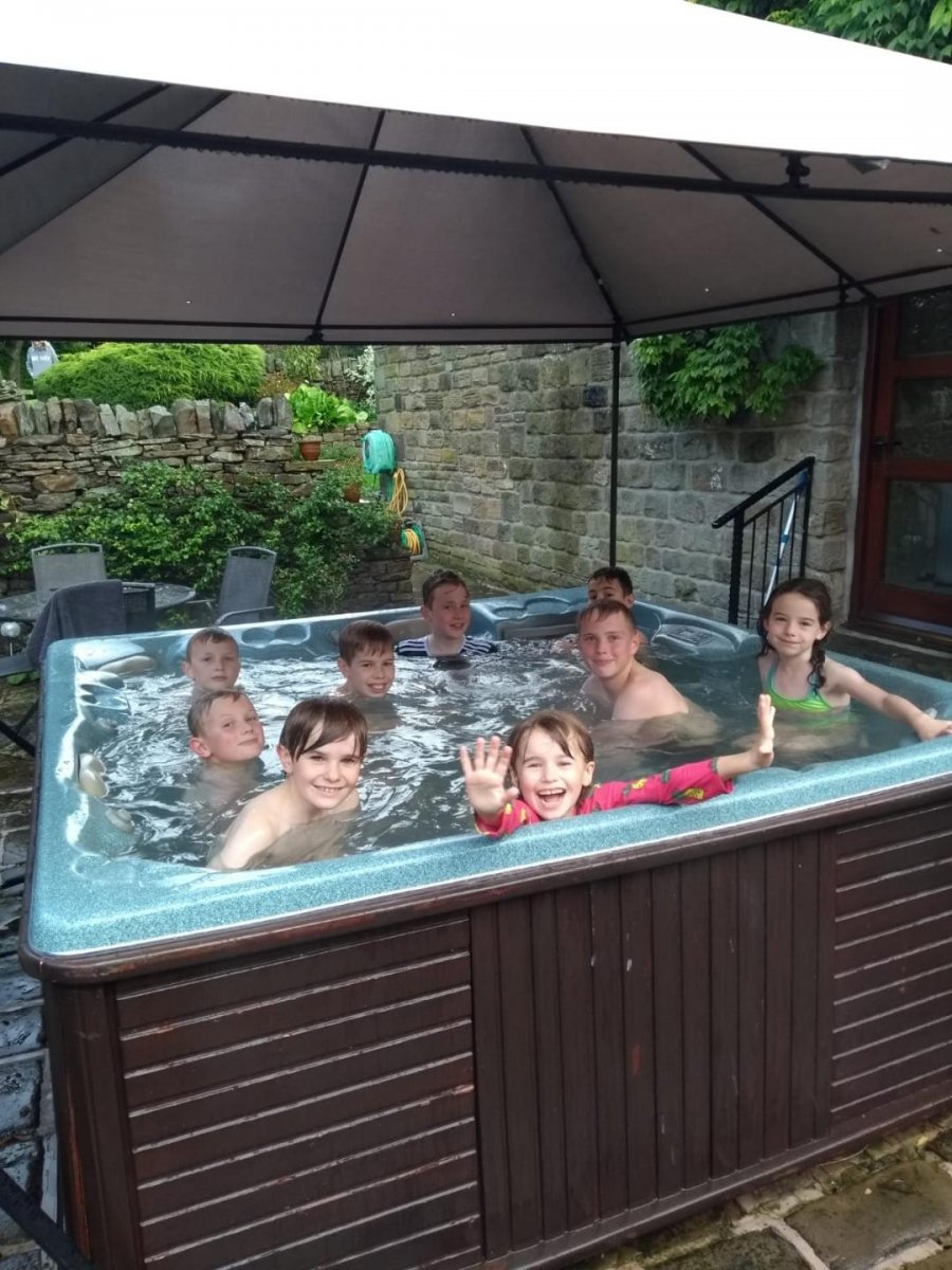 Horn Cote Party house with hot tub, Yorkshire